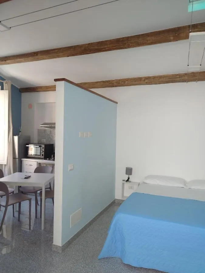 La Reggia Apartments ミラッツォ アパートホテル
