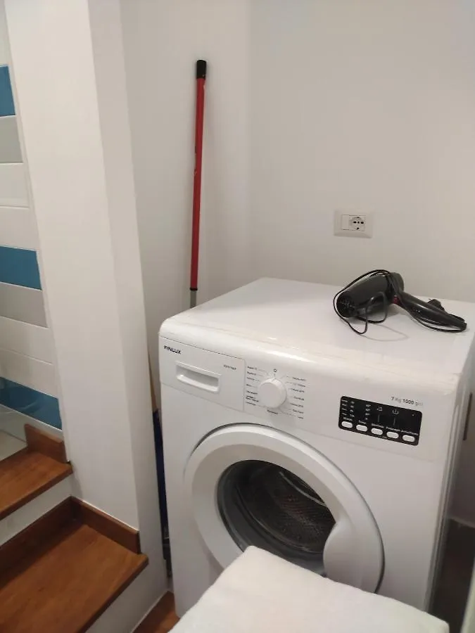La Reggia Apartments ミラッツォ アパートホテル