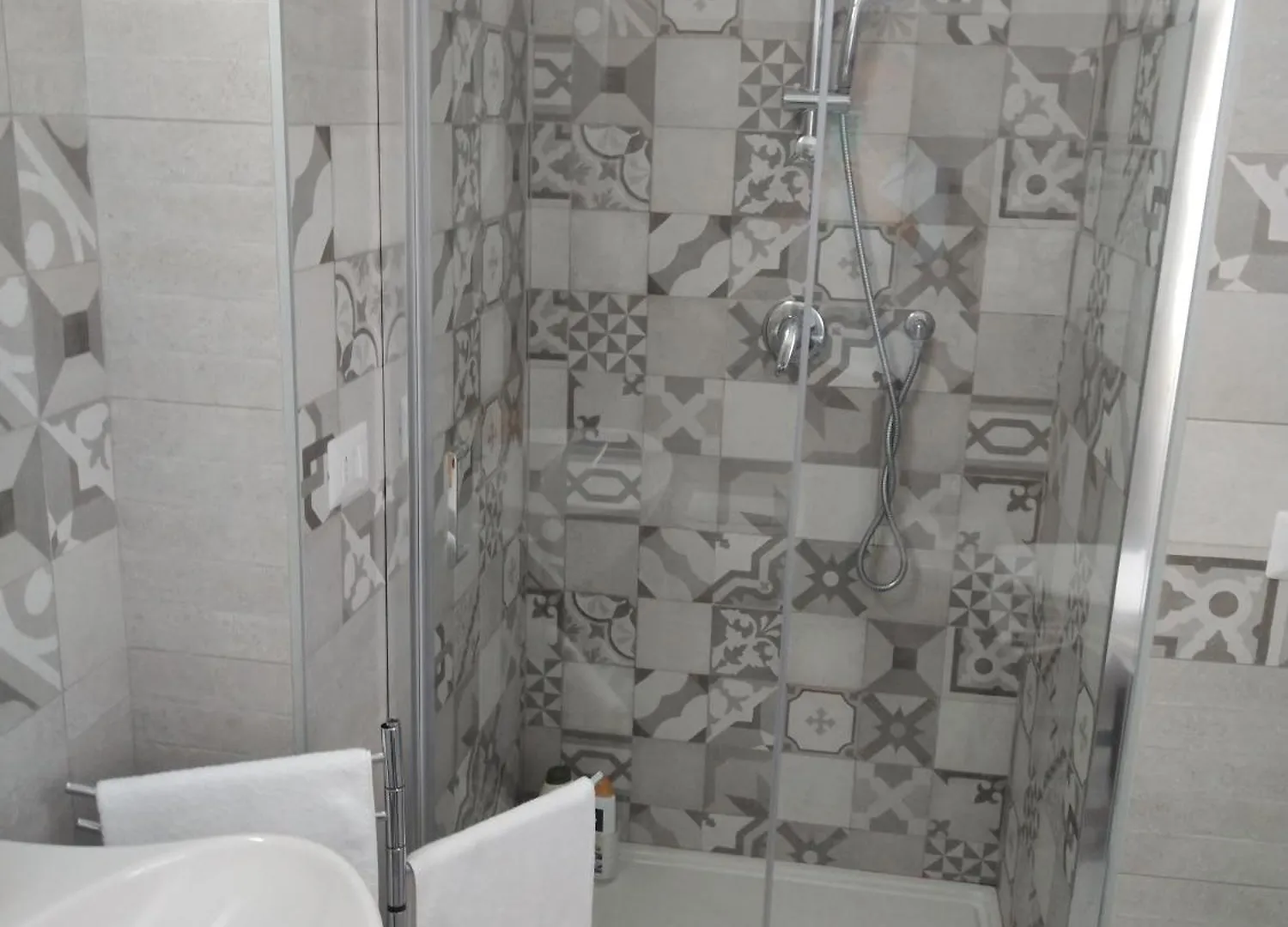 La Reggia Apartments ミラッツォ アパートホテル